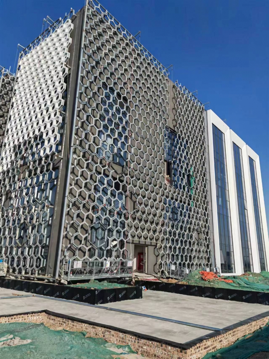 濟(jì)寧高新區(qū)國際合作試驗(yàn)園區(qū)幕墻項(xiàng)目順利施工中